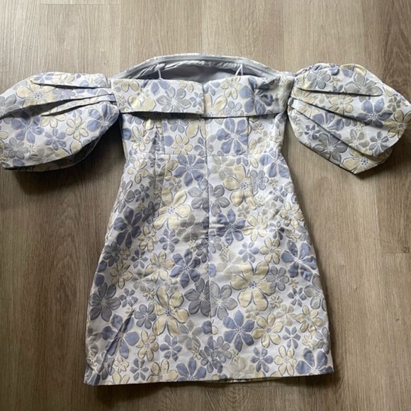 Elliatt archival floral detail oversized sleeve mini dress - Picture 2 of 5